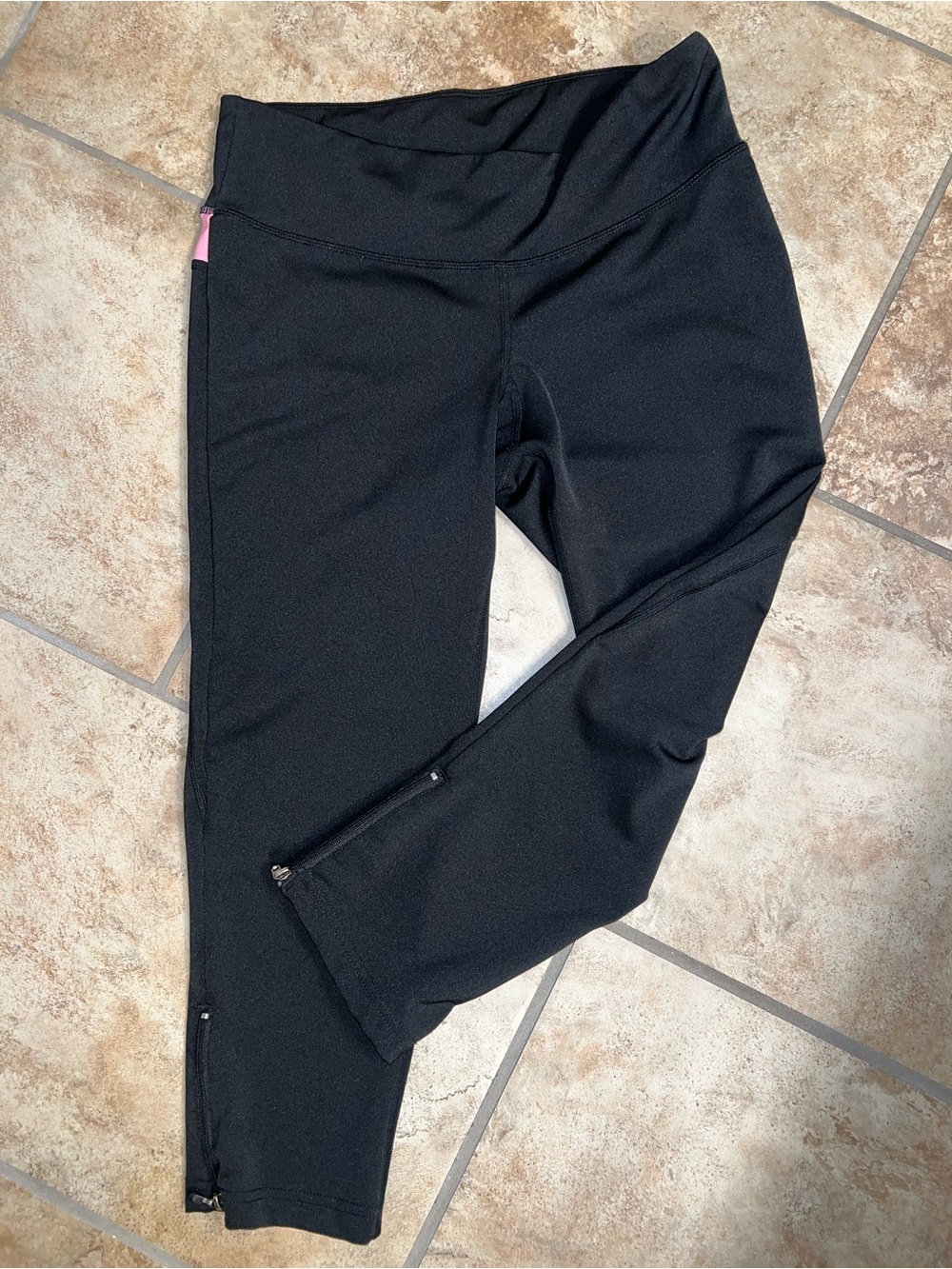 Women’s Free Spirit Zip-Hem Athletic Leggings! Pink & Black! Size Medium!
